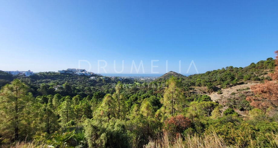 Oonperceel met zee- en bergzicht in La Reserva de Alcuzcuz, Benahavís