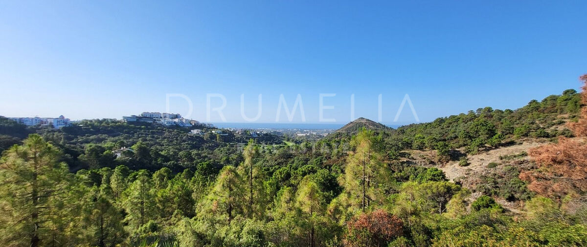 Działka mieszkaniowa z widokiem na morze i góry w La Reserva de Alcuzcuz, Benahavís