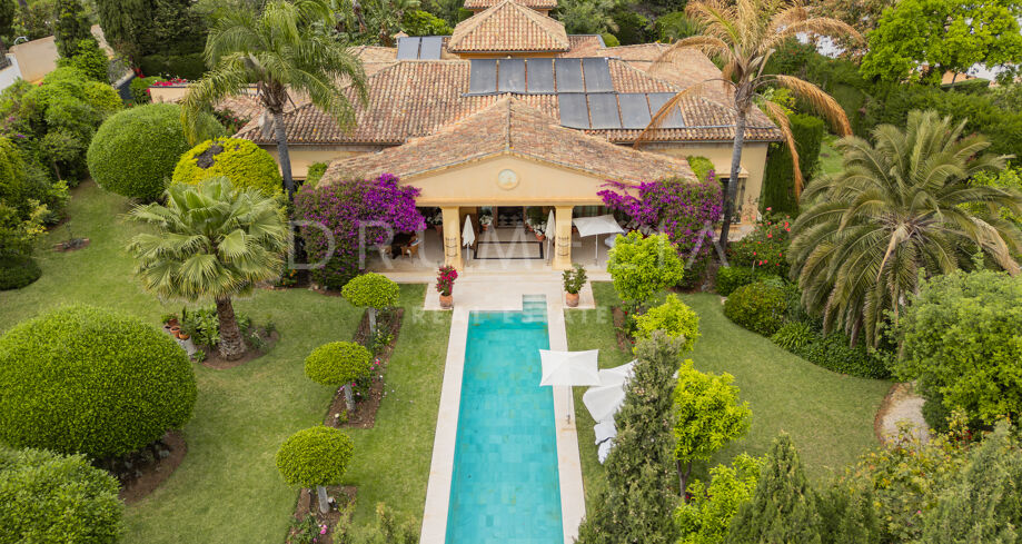 Villa avec Patio Andalou et Grandes Terrasses à Guadalmina Baja