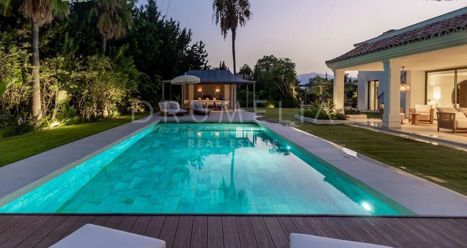 Elegant 5-bedroom villa with private pool near Atalaya Golf in Estepona