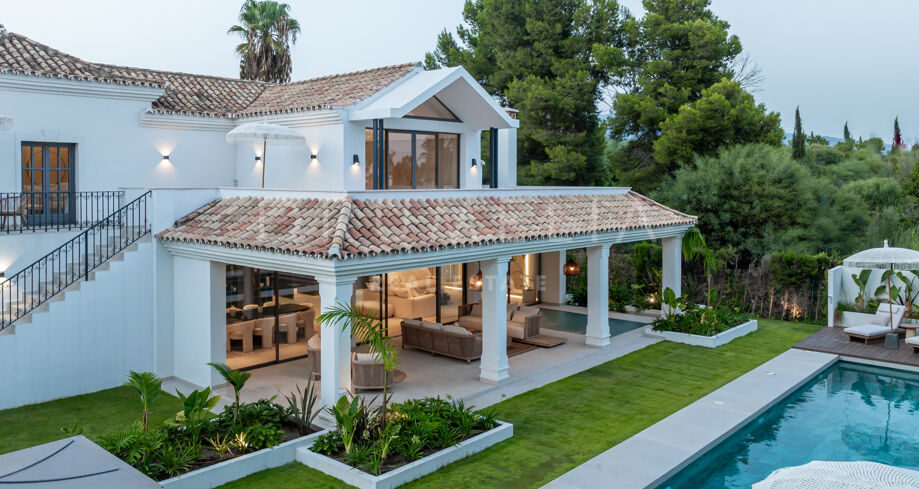 Elegant 5-bedroom villa with private pool near Atalaya Golf in Estepona