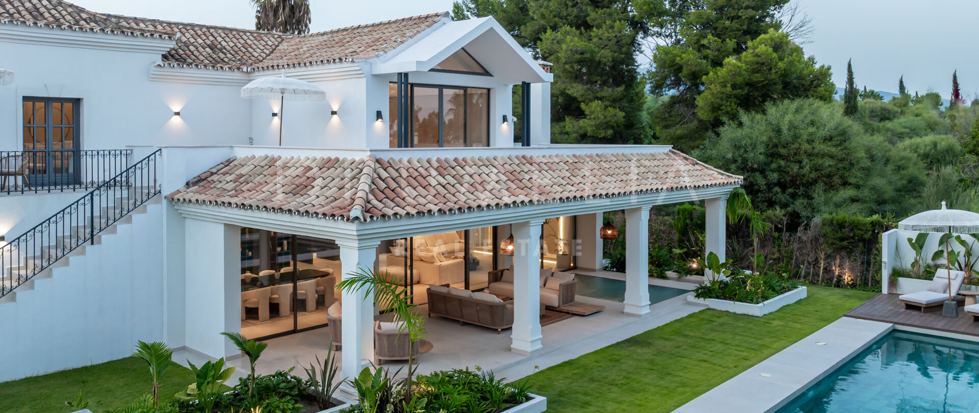 Элегантная вилла с 5 спальнями и частным бассейном рядом с Atalaya Golf в Эстепоне