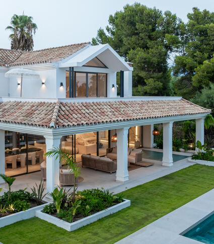 Elegante villa met 5 slaapkamers en privézwembad nabij Atalaya Golf in Estepona