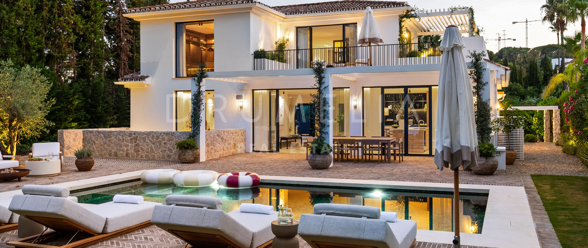 Elegant Frontline Golf Villa with Italian Design in Nueva Andalucía