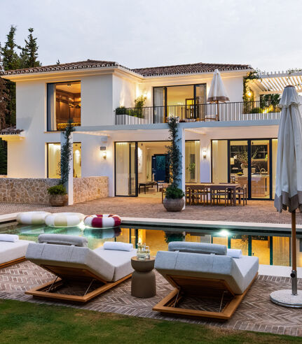 Elegant Frontline Golf Villa with Italian Design in Nueva Andalucía