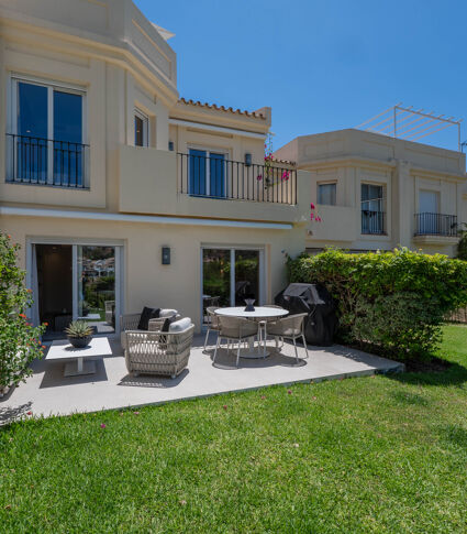 Modern 3-Bed Townhouse in La Quinta Hills with Rooftop Solarium & Views