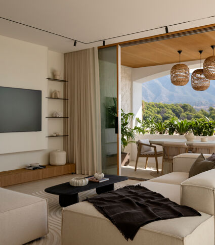 Современная Семейная Резиденция с Видом на Горы в Алоа, Нуэва Андалусия