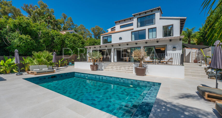 Elegant Nueva Andalucía Villa with Pool, Jacuzzi & Garden Close to Puerto Banús