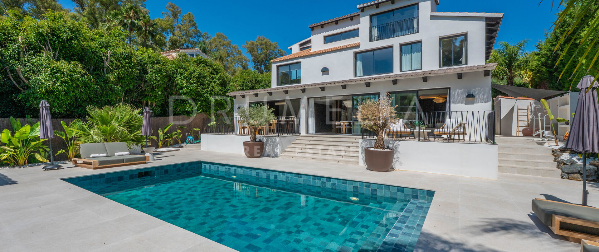 Elegante Villa in Nueva Andalucía mit Pool, Jacuzzi & Garten nahe Puerto Banús