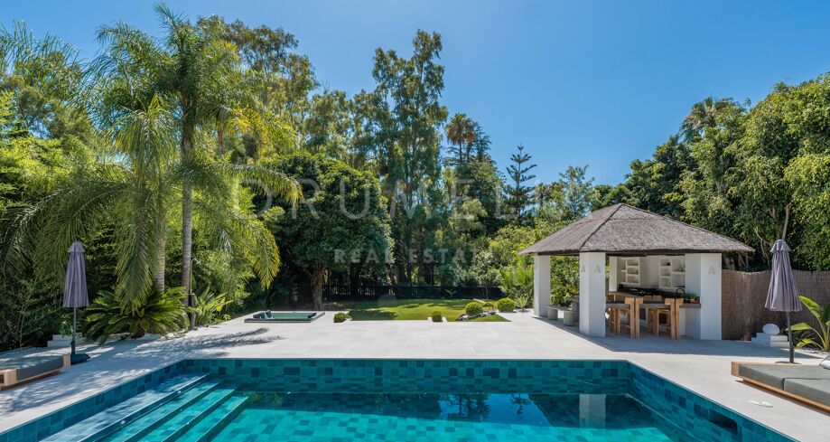 Elegant Nueva Andalucía Villa with Pool, Jacuzzi & Garden Close to Puerto Banús