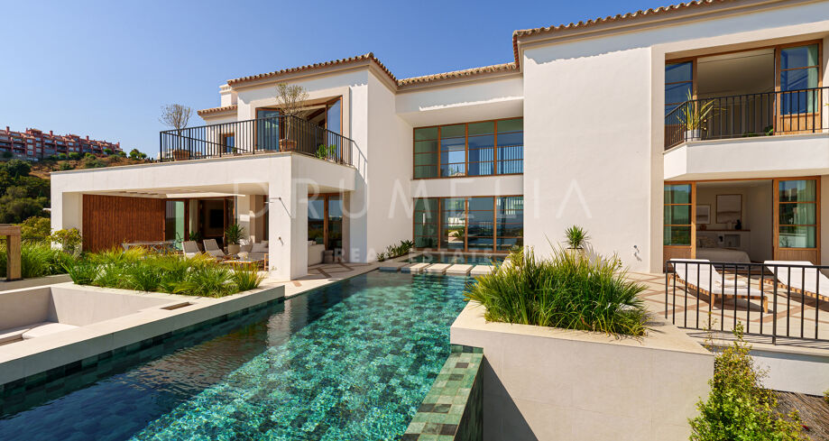 Elegant 5-bedroom villa in The Hills La Quinta with sea views, pool & modern luxuries