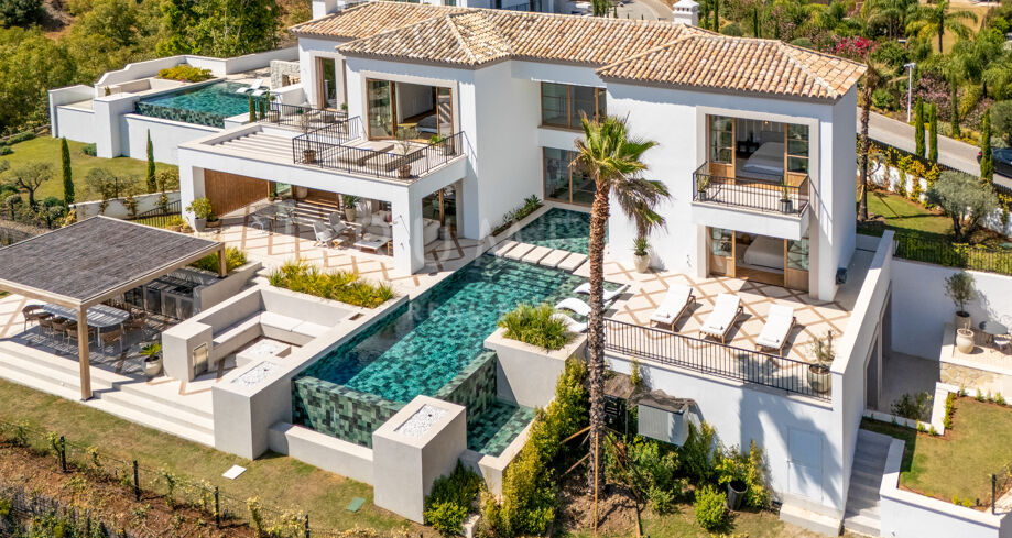 Elegant 5-bedroom villa in The Hills La Quinta with sea views, pool & modern luxuries