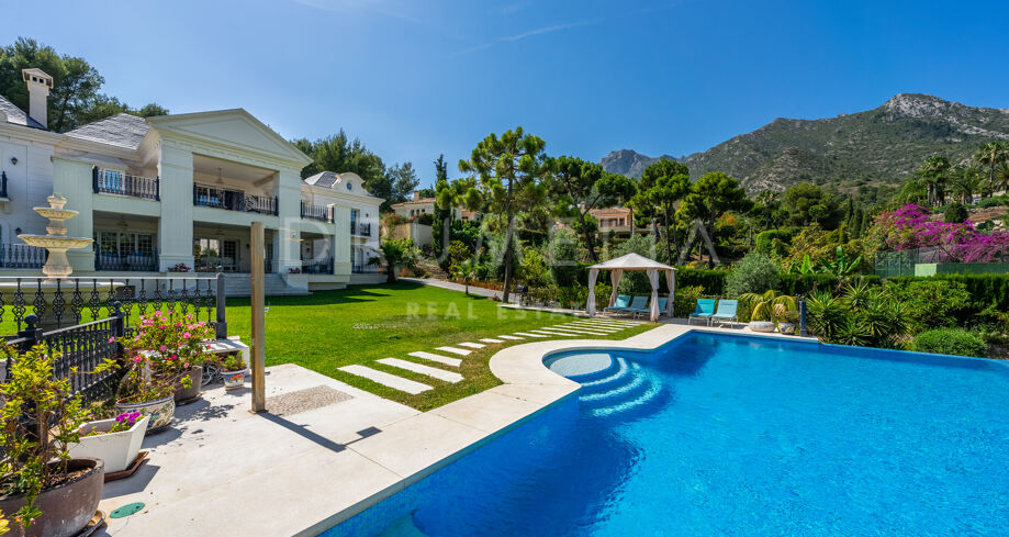 Stor lyxvilla med utsikt över La Concha i Cascada de Camoján, Marbella