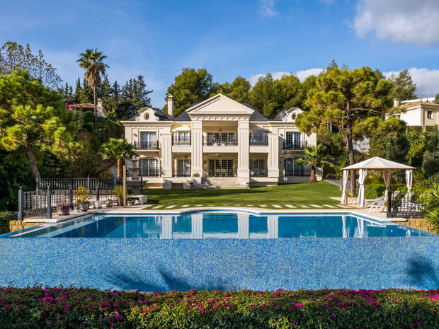 Grand luxury villa with La Concha views in Cascada de Camoján, Marbella