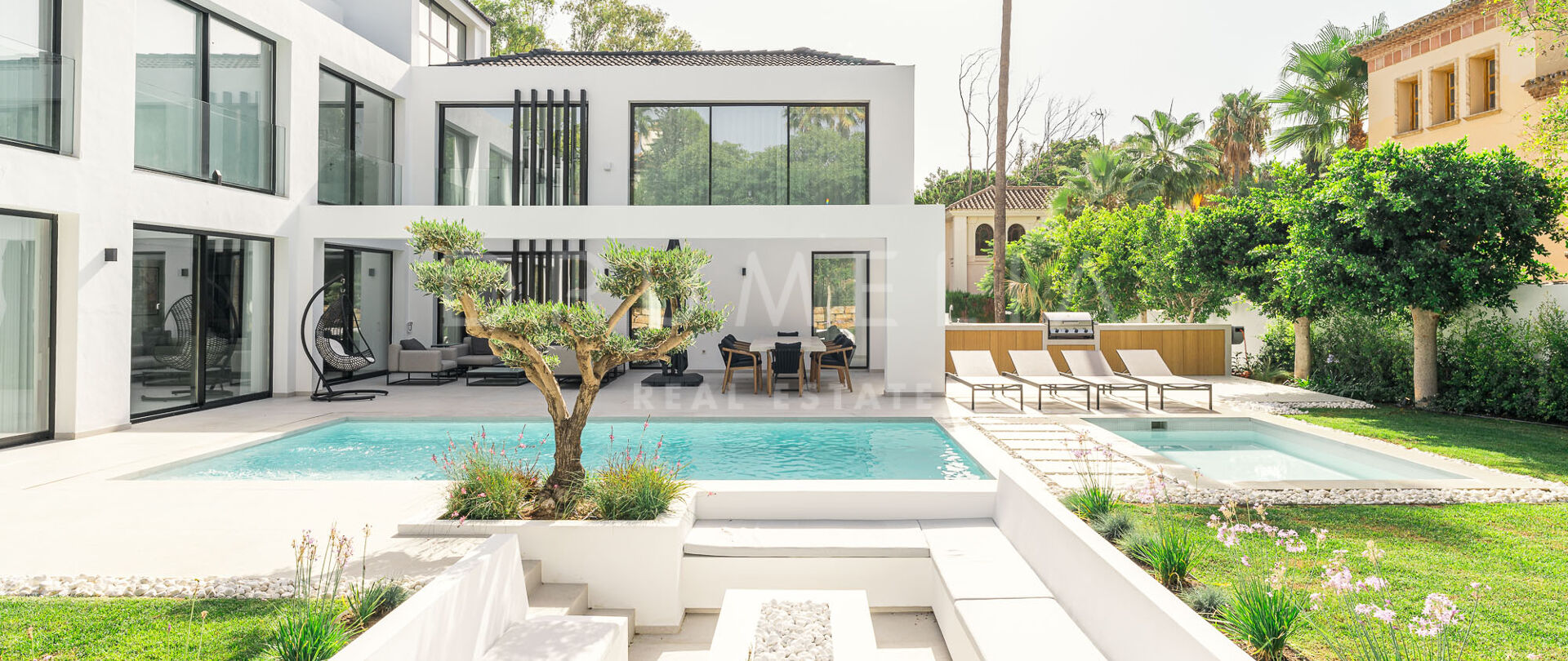 Zeitgenössische Villa in Nueva Andalucía