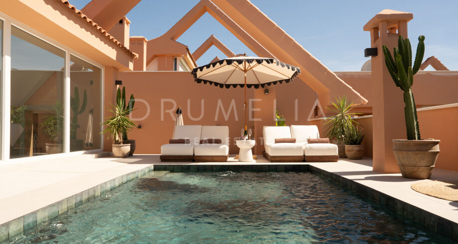 Totalrenovert penthouse med privat takbasseng i Marbella