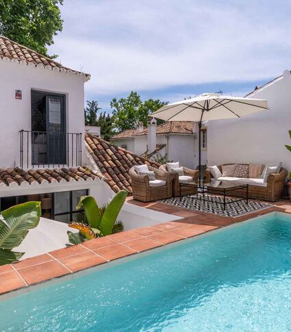 Rustikk andalusisk rekkehus til salgs i La Virginia, Marbella Golden Mile