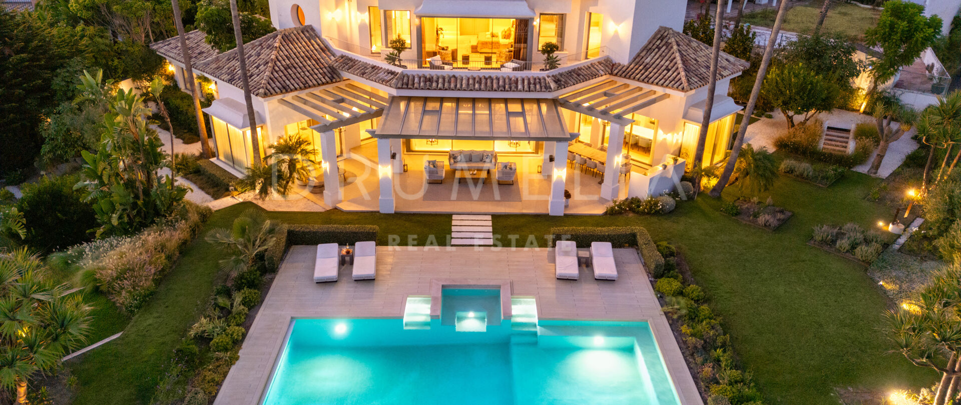 Modern gerenoveerde villa met panoramisch uitzicht in Monte Halcones, Benahavís