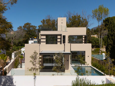 Nybyggd villa nära stranden, Puerto Banús – Puente Romano