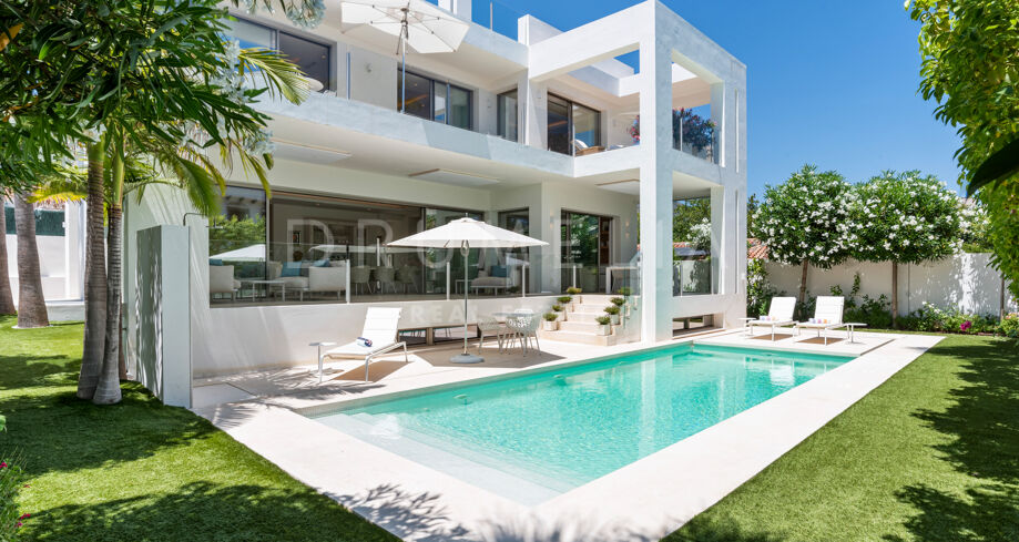 Villa élégante avec vue sur la mer au centre de Marbella