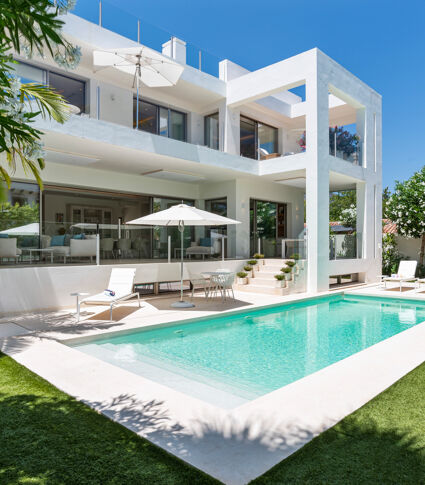 Elegant Villa with Sea Views in Marbella Centro