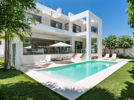 Elegant villa med havsutsikt i centrala Marbella