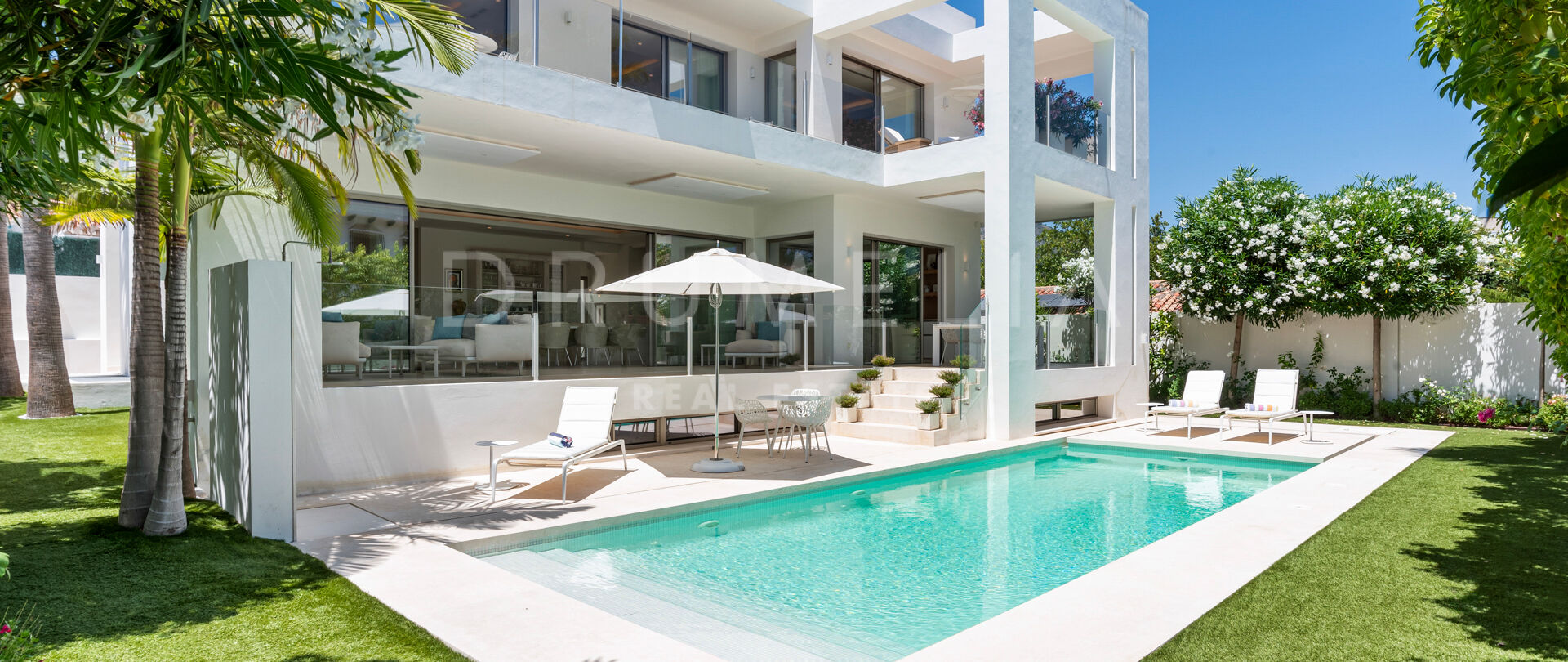 Elegant villa med havsutsikt i centrala Marbella