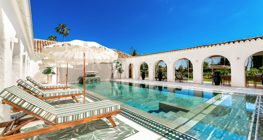 Elegant coastal haven in Los Monteros, East Marbella