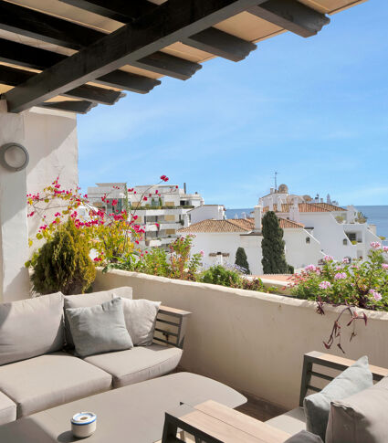 Strandnær toppleilighet med havutsikt i Coral Beach, Golden Mile