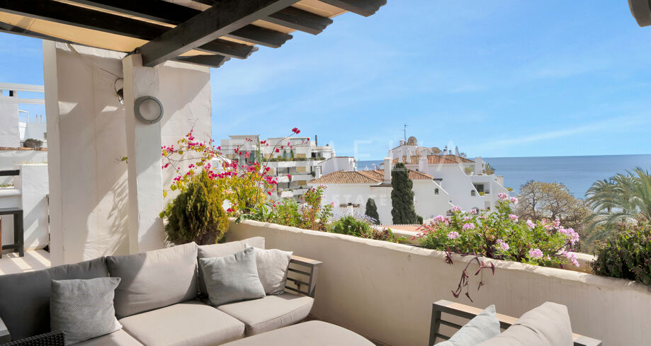 Strandnær toppleilighet med havutsikt i Coral Beach, Golden Mile