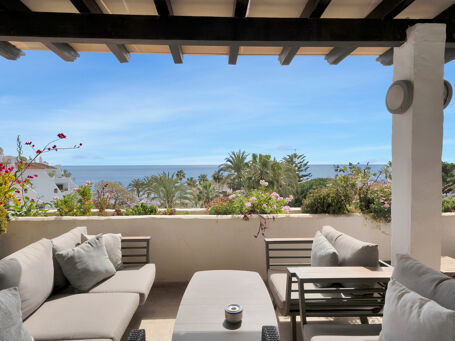 Penthouse en bord de mer avec vue sur la mer à Coral Beach, Golden Mile