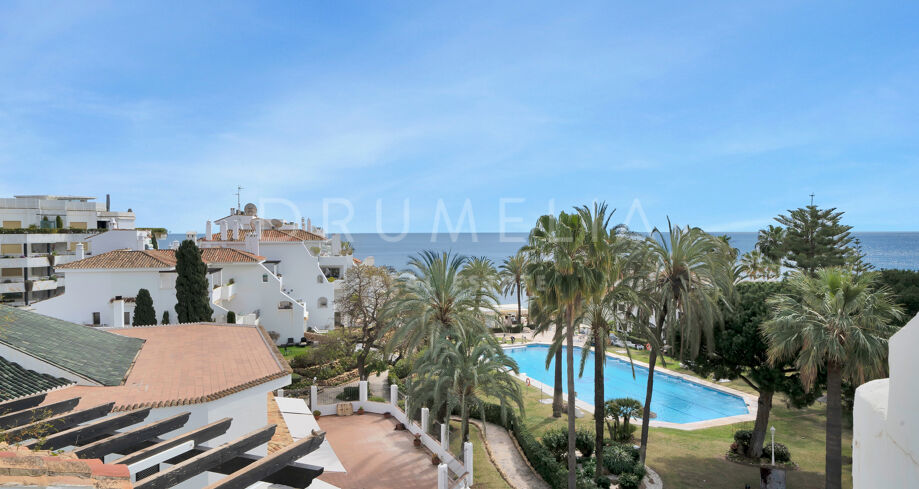 Strandnær toppleilighet med havutsikt i Coral Beach, Golden Mile