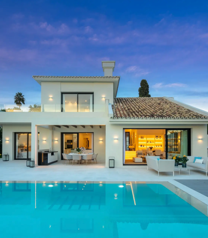 Contemporary Villa with Andalusian Charm in Los Naranjos Golf.