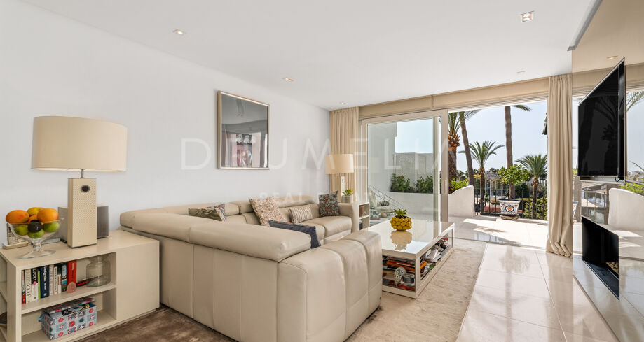 Elegant toppleilighet ved sjøen i Marina Puente Romano, Marbella Golden Mile