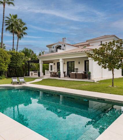 Elegant contemporary villa with modern features in Monte Biarritz, Estepona East