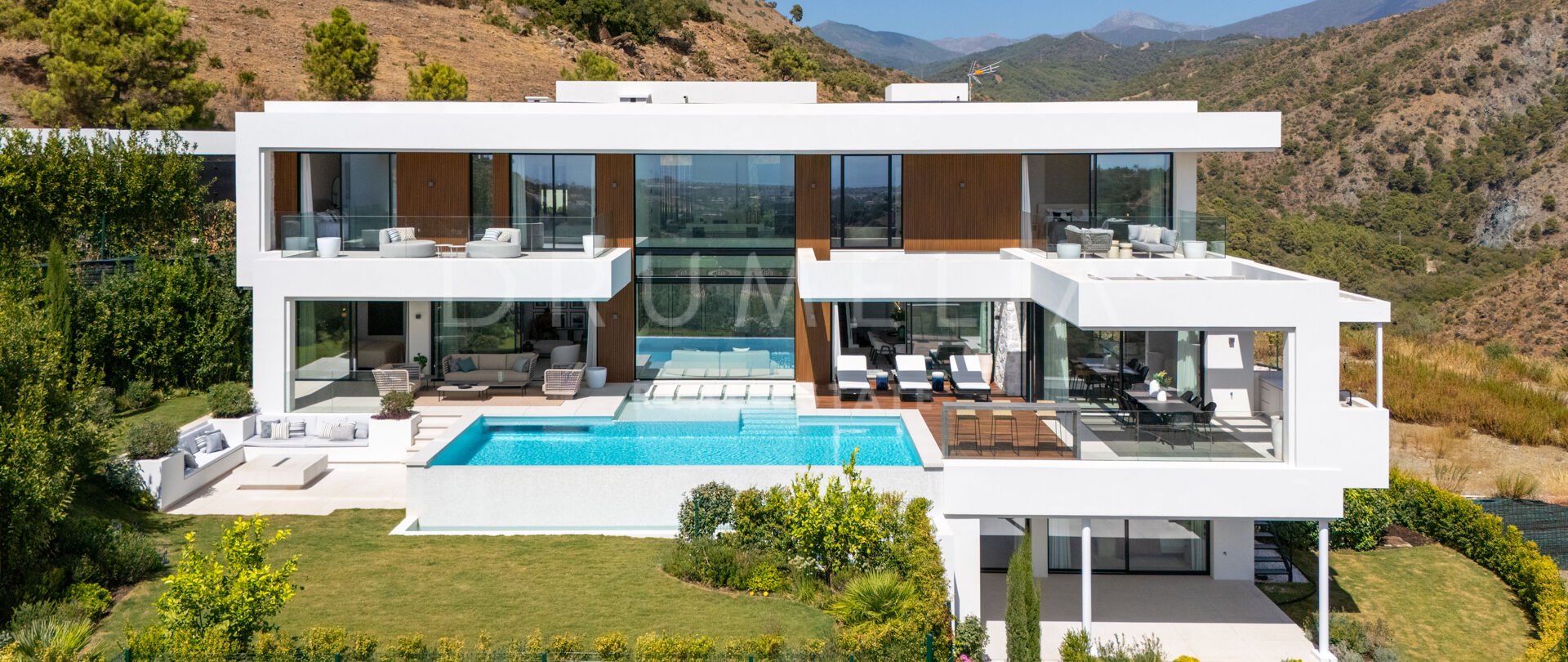 Villa de Lujo con Piscina Interior en La Quinta, Benahavís