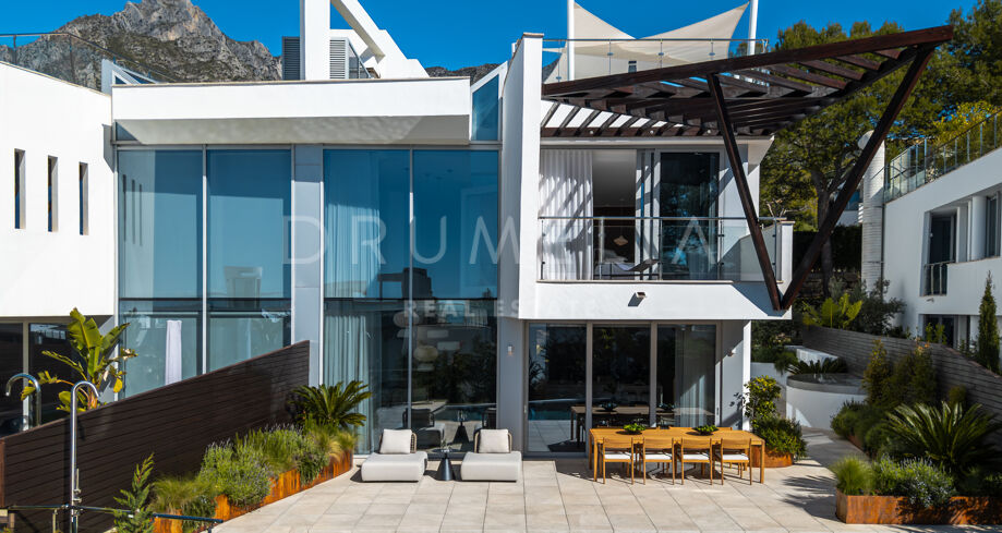 Villa Mitoyenne à Sierra Blanca, Marbella Golden Mile avec Vue sur la Mer et Solarium