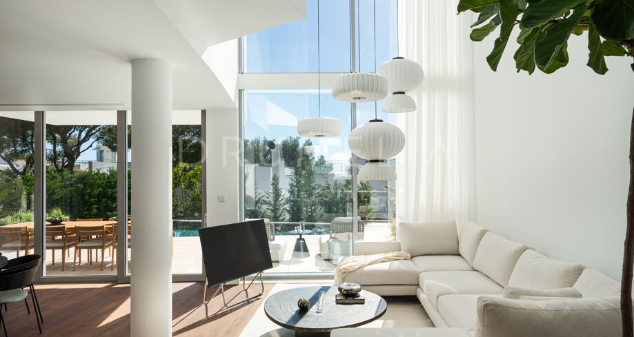 Bliźniak w Sierra Blanca, Złota Mila w Marbelli z widokiem na morze i solarium