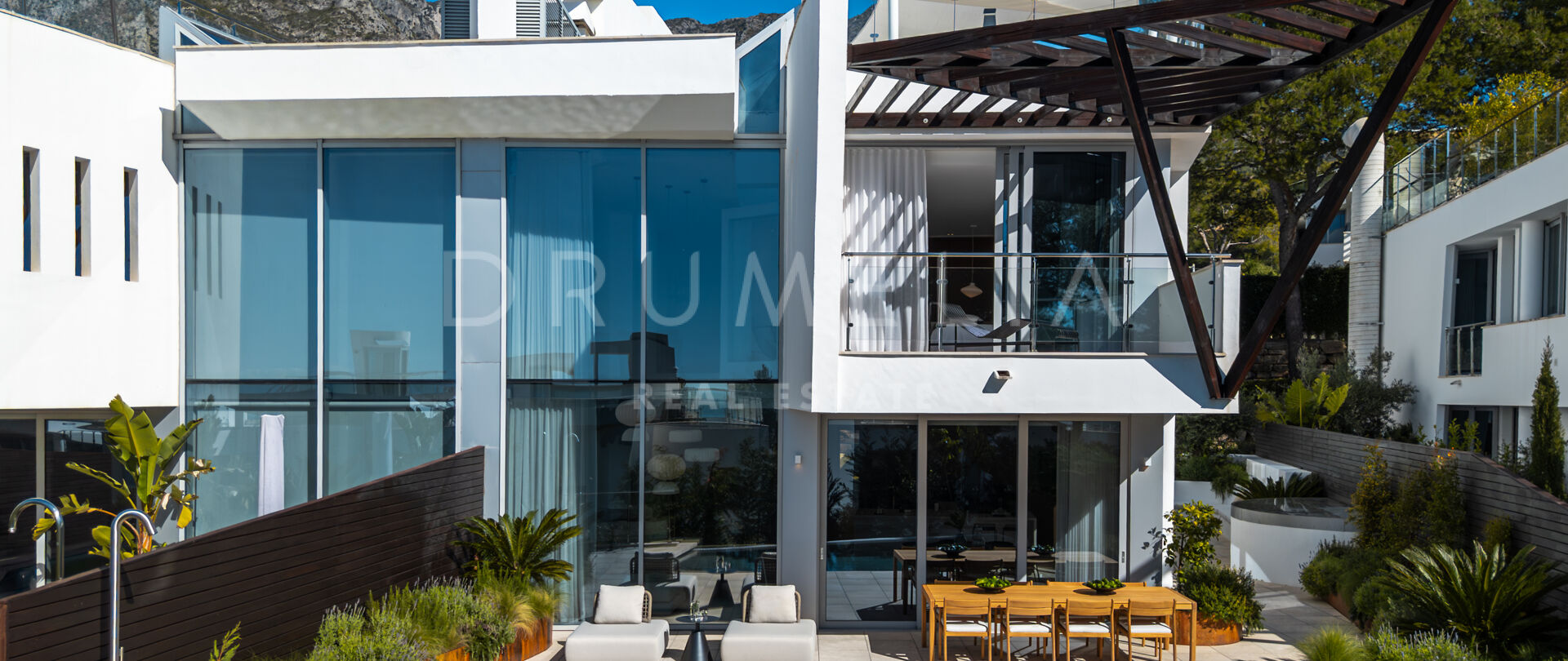 Semi-Detached Villa in Sierra Blanca, Marbella Golden Mile with Sea Views and Solarium