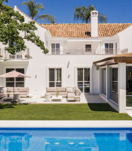 Elegant six bedroom villa in La Cerquilla, Nueva Andalucía Marbella