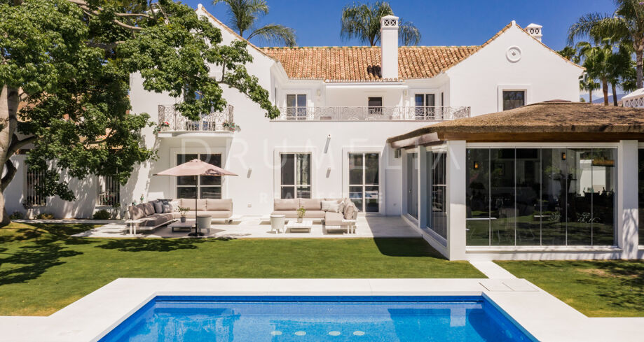 Elegante villa de seis dormitorios en La Cerquilla, Nueva Andalucía Marbella