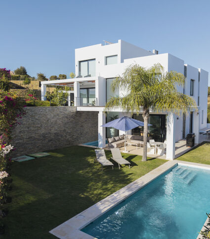 Modern 5-Bedroom Villa in Cabopino, Marbella East