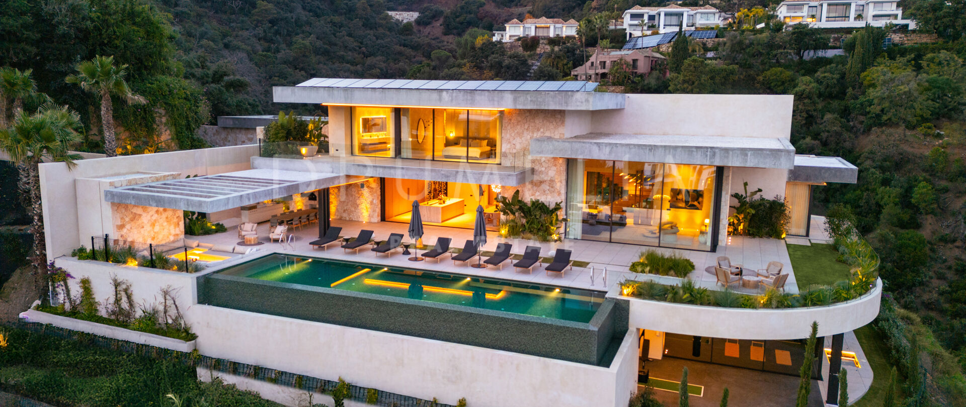 Villa contemporánea en El Madroñal con vistas al mar