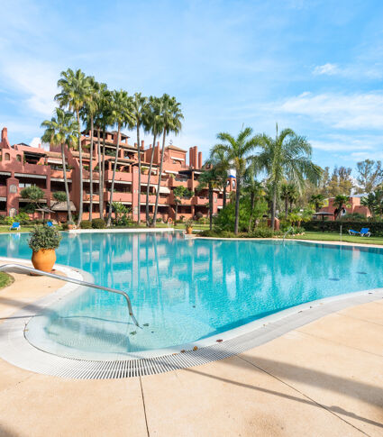 Sfeervol Appartement in Alhambra del Golf, Estepona Oost