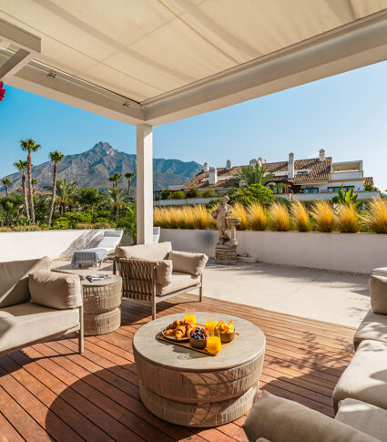 Renovated Penthouse with Style and Privacy in Lomas del Rey