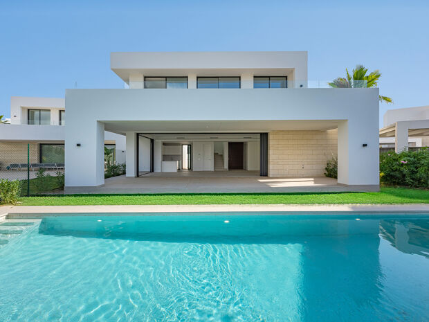 Villa moderne neuve de quatre chambres à La Finca de Marbella.