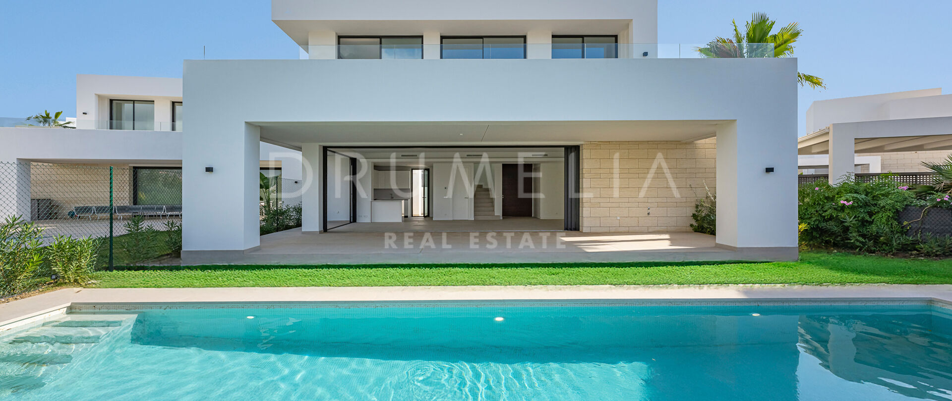 Villa moderne neuve de quatre chambres à La Finca de Marbella.