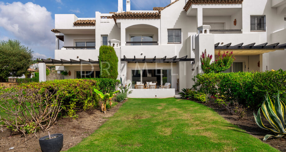 Elegant Townhouse with Sea Views in Las Brisas, Nueva Andalucía
