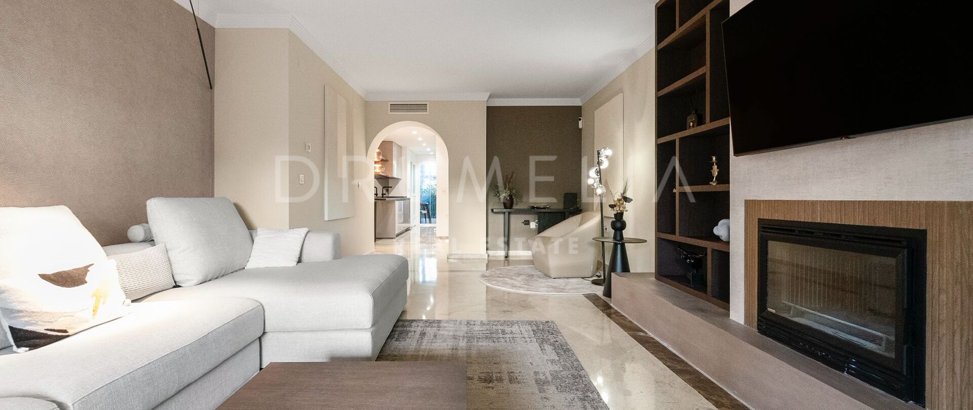 Элегантные апартаменты с 3 спальнями на первом этаже в комплексе Puente Romano на престижной Золотой Миле Марбельи