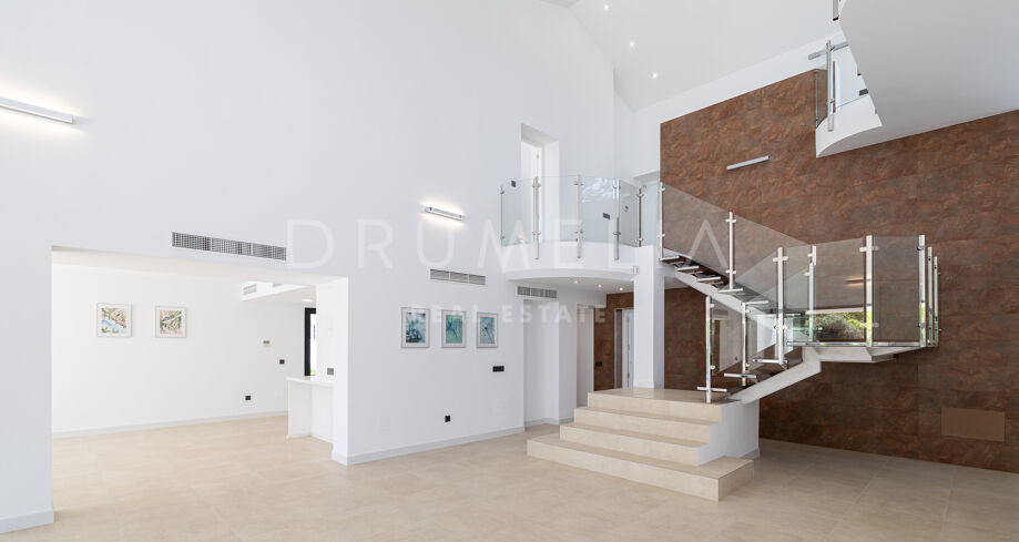 Moderne Villa mit Pool und Garten in Strandnähe in San Pedro de Alcántara